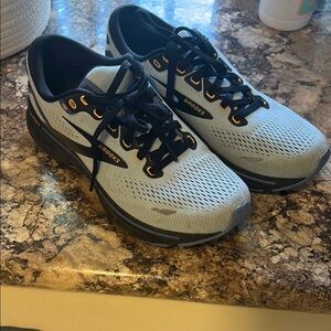 Brooks women’s light blue Running Shoes